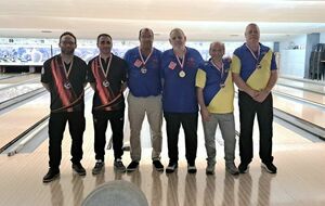 68e91fac43b28_podiumdoublettehonneurhommesnas.jpg
